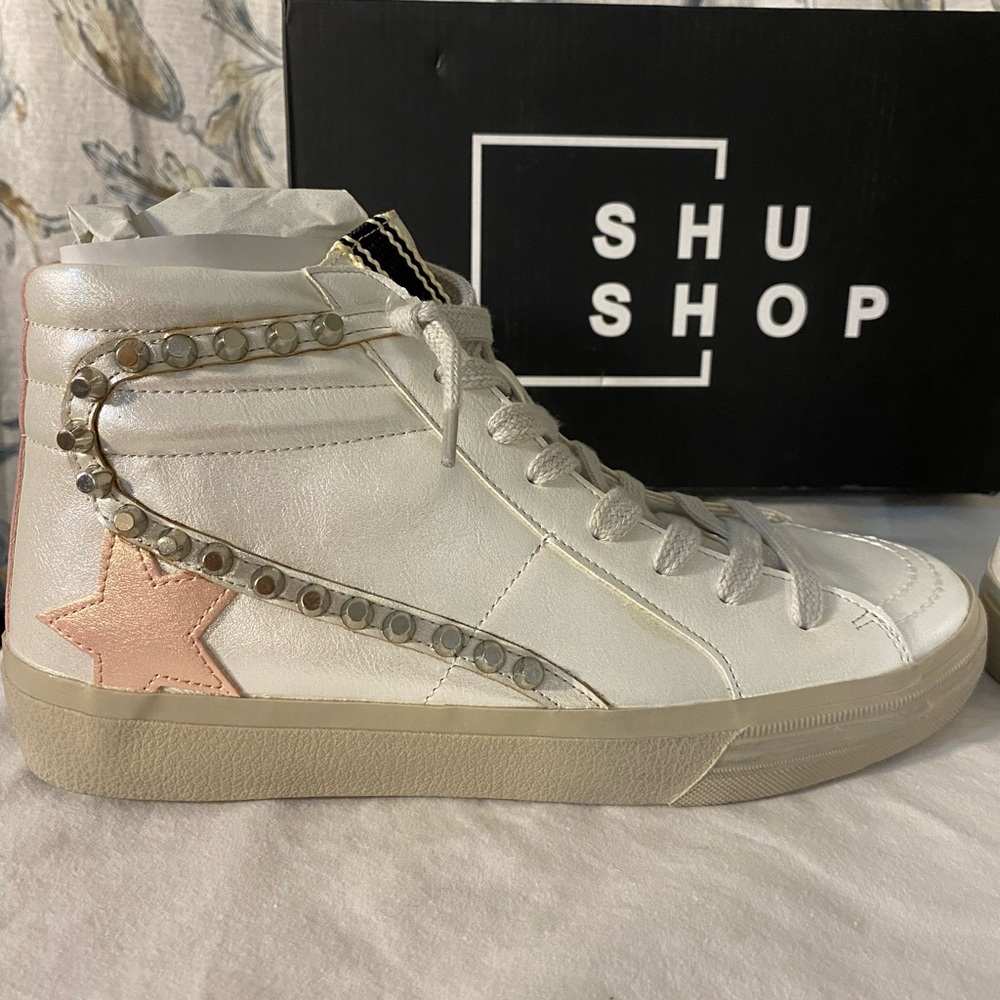 Shu Shop Stylish Silver Pearl High-Top Women's Sneakers 8.5 - Picture 2 of 5
